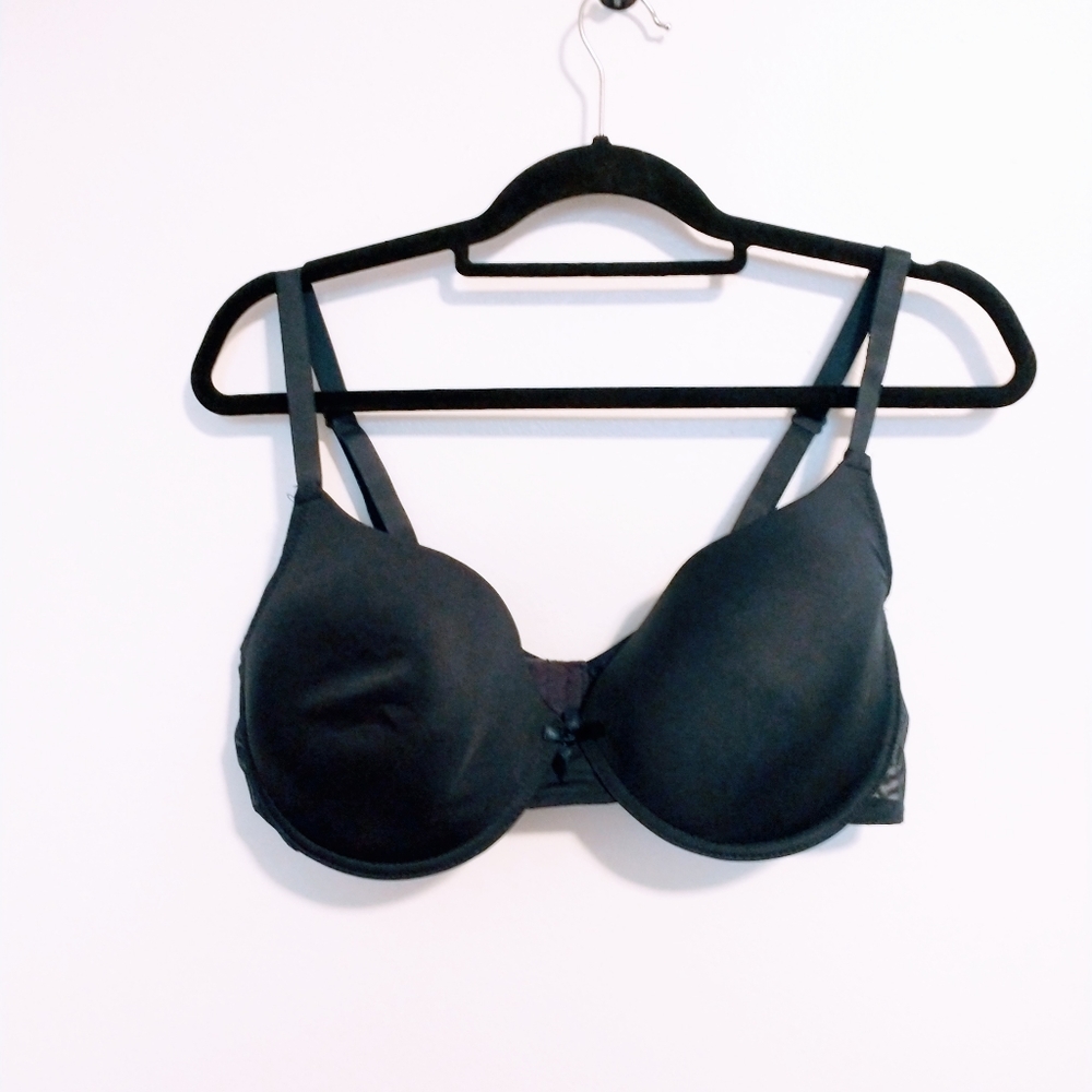 Adrienne Vittadini black t-shirt bra with sheer backing size 40D and little bow